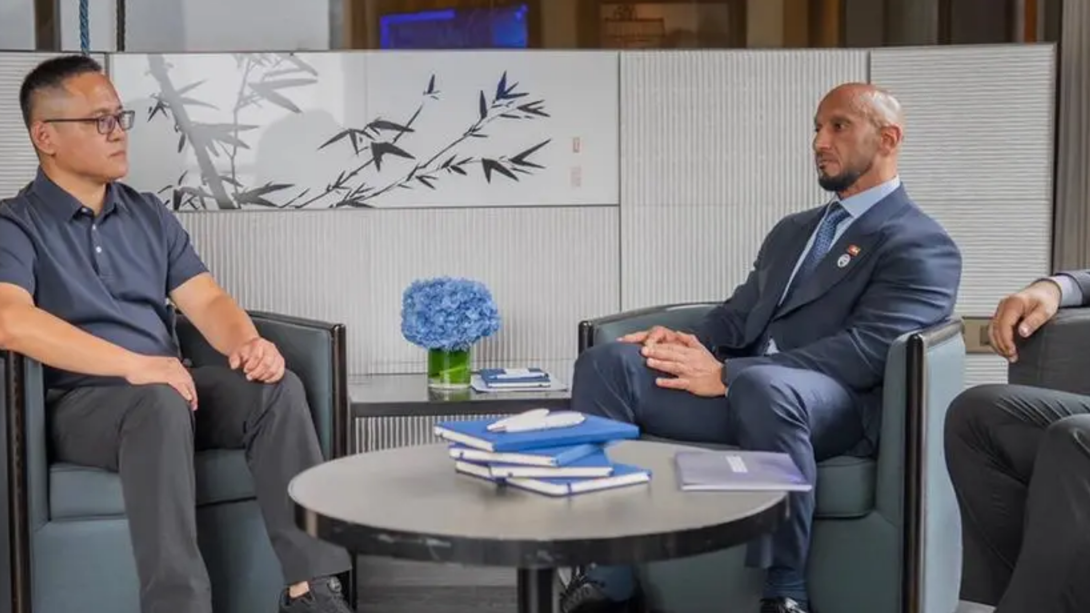 UAE Media Chairman Explores Huawei Innovations for BRIDGE 2025