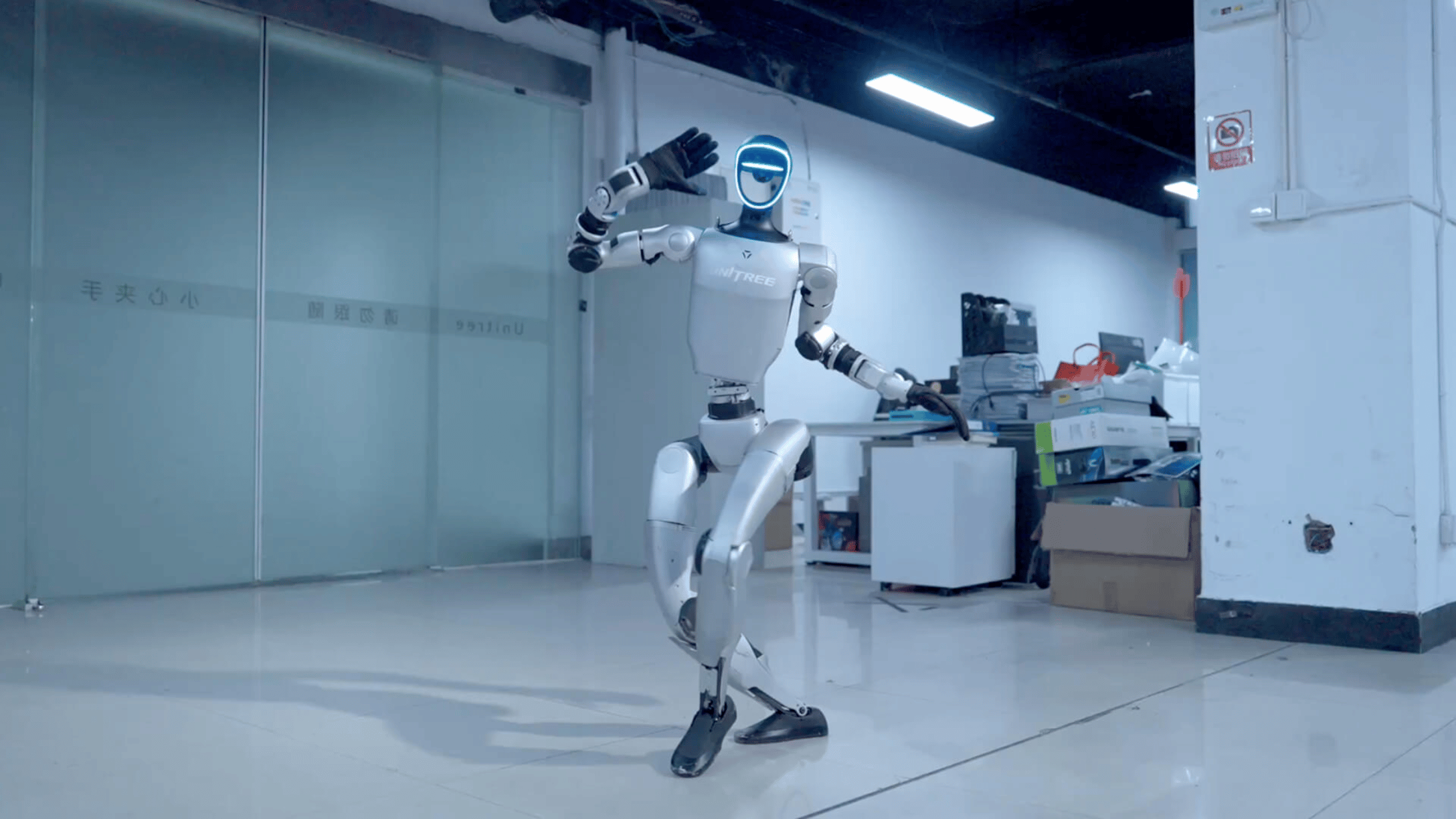 Dubai’s Viral Robot Wows Crowds as New $6,000 Model Launches