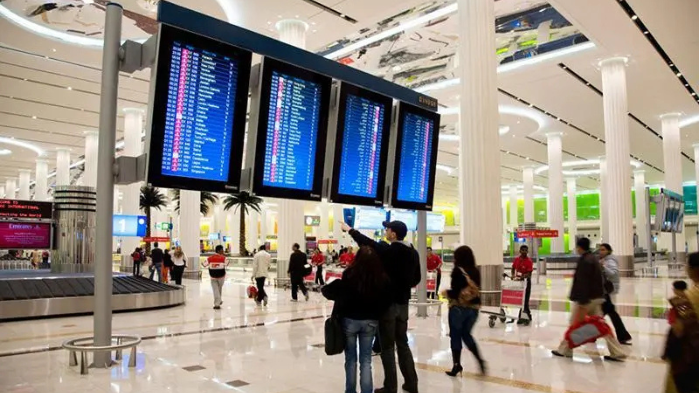 UAE Travel Rules 2025: Cash, Customs, Prohibited Items Explained