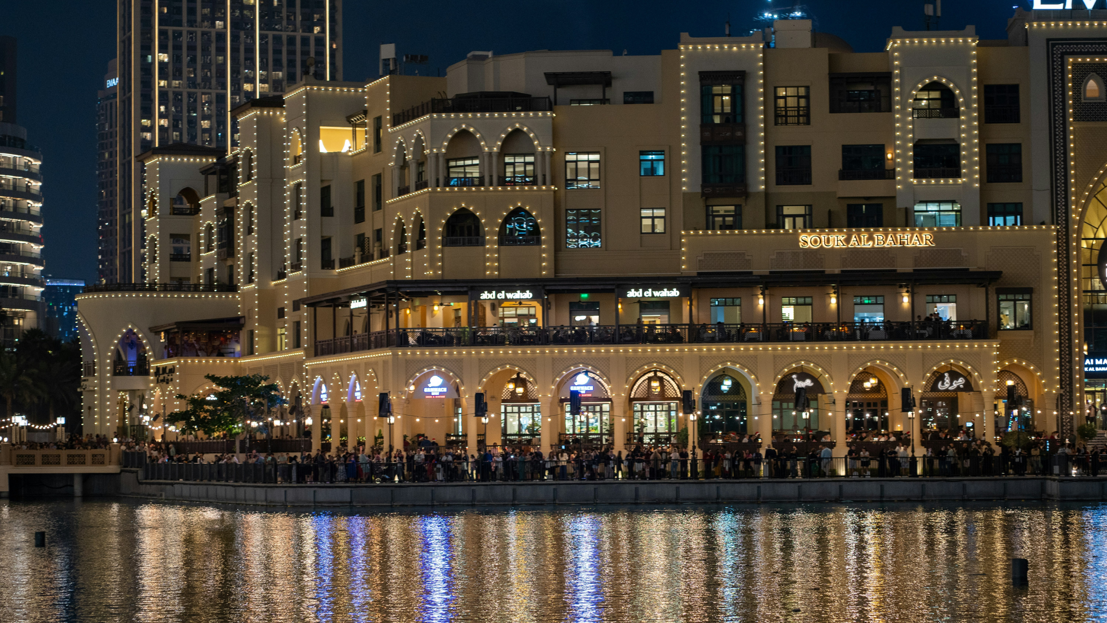 Dubai Waterfront Dining: Rooftop Views vs. The Coast