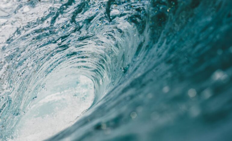 NCM Issues Alert as Seven Foot Waves Threaten UAE Coast