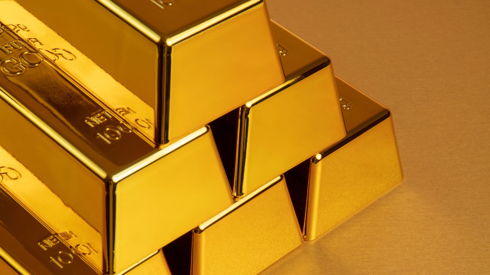 Dubai Gold Prices Fall After Record High Rally