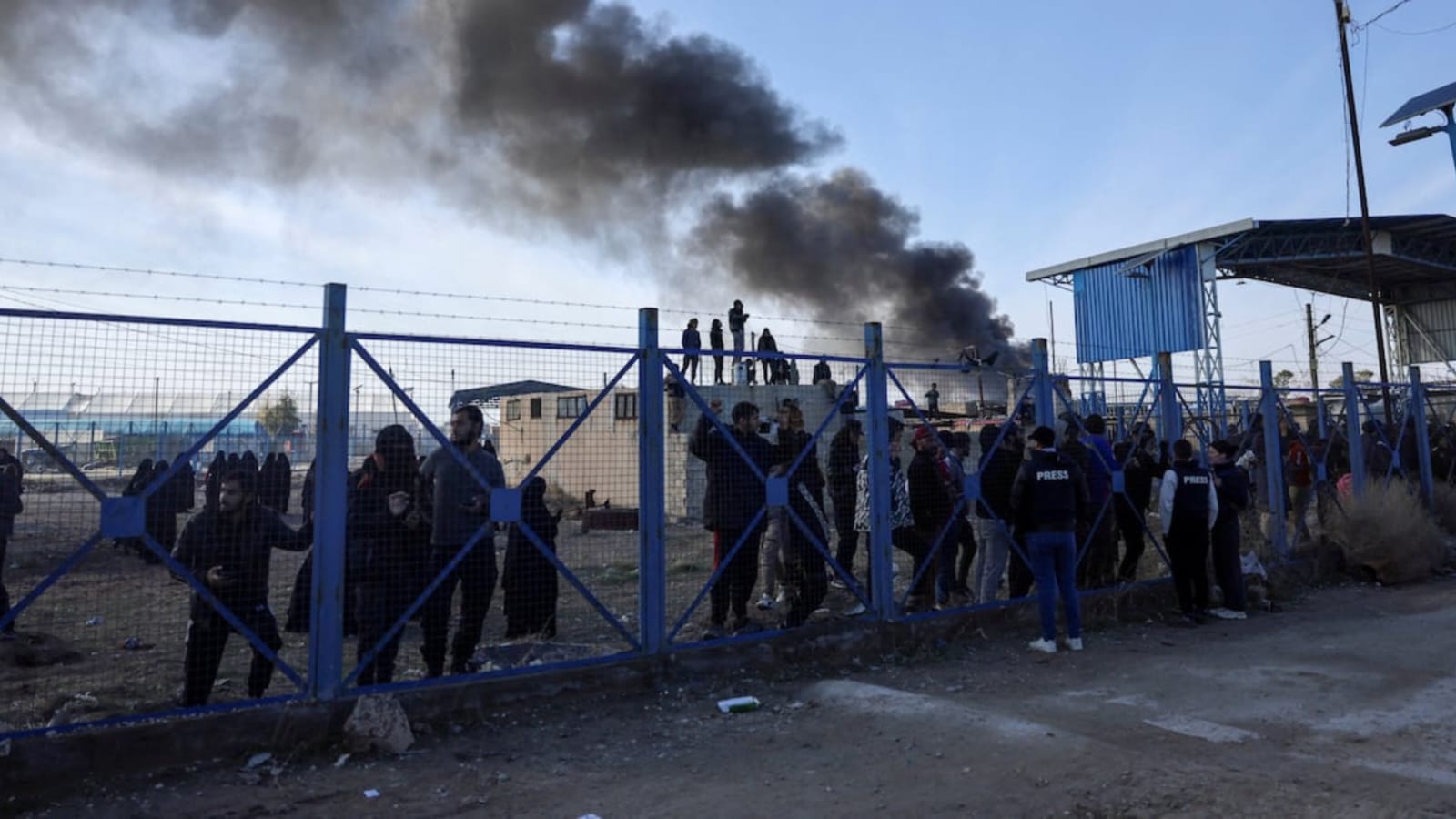 Thousands Escape Syria’s Largest ISIS Camp