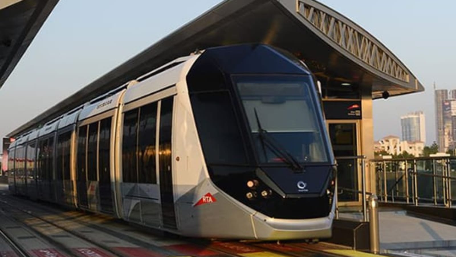 Dubai RTA Expands Dedicated Lanes and Plans Trackless Tram