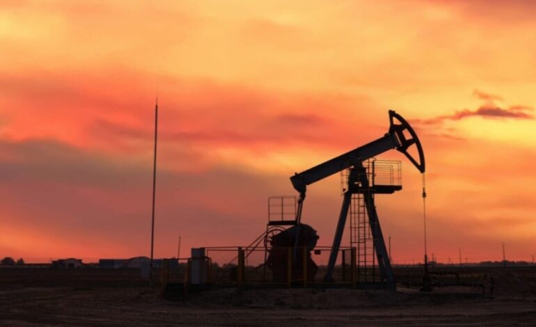 Oil Prices Extend Gains as US–Iran Tensions Fuel Supply Fears
