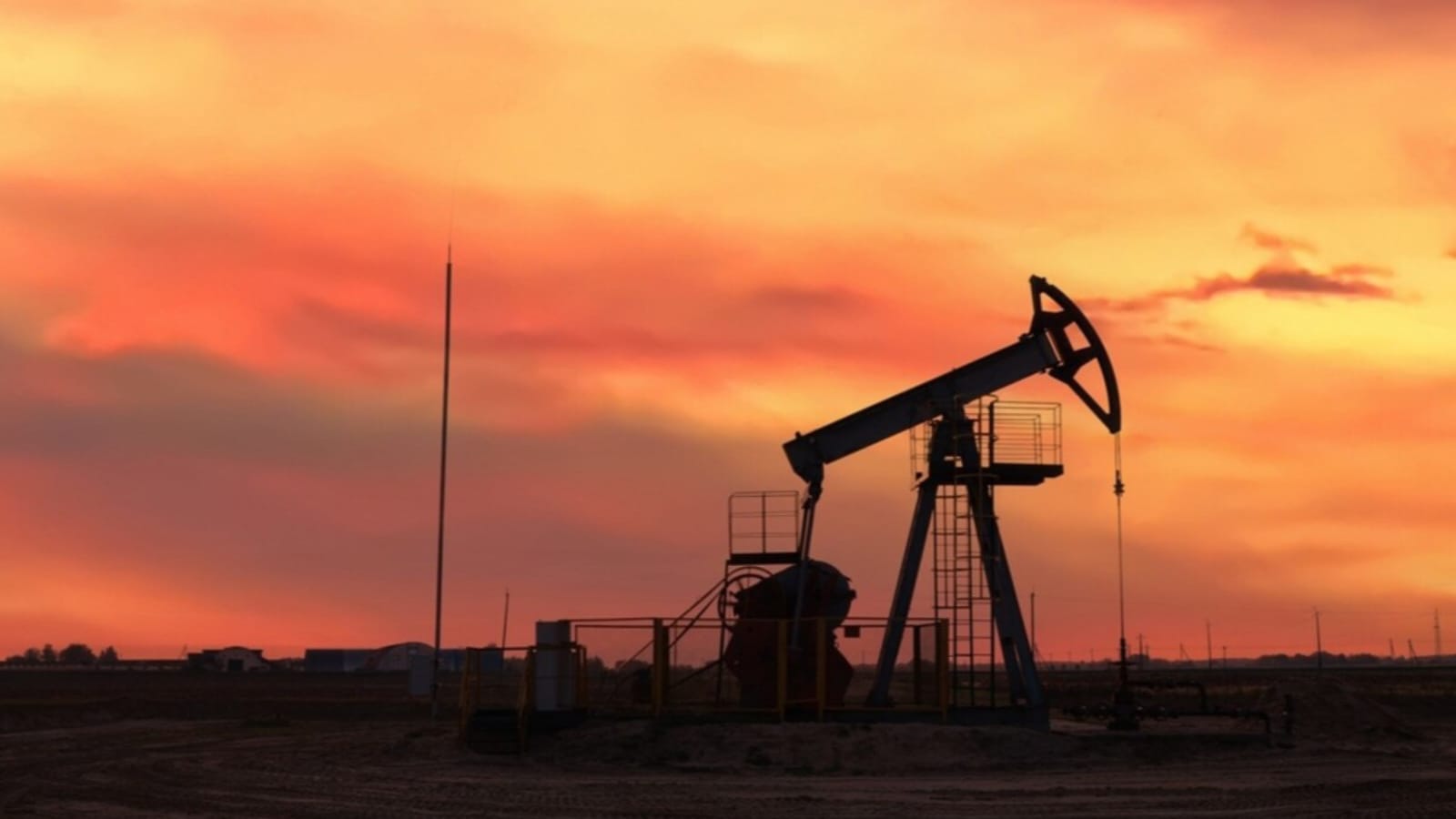 Oil Prices Extend Gains as US–Iran Tensions Fuel Supply Fears