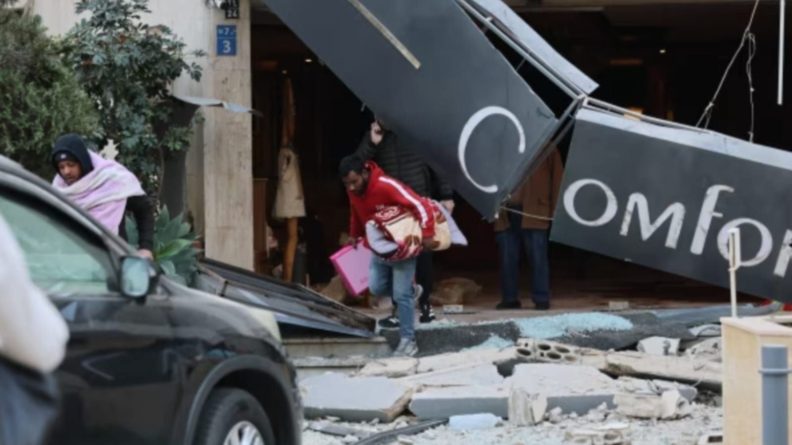 Israel Strikes Near Lebanese Presidential Palace